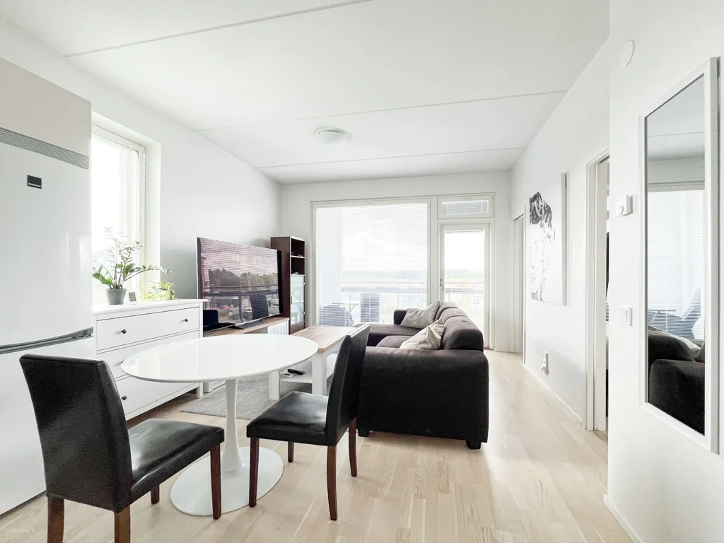 Salle à manger - Modern Corner Flat with Glass Balcony in Klaukkala