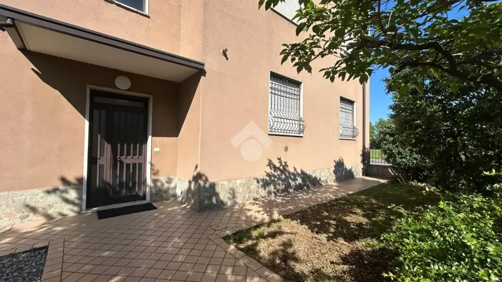 Välivaade - 3-Room Apartment with Balcony in Brescia
