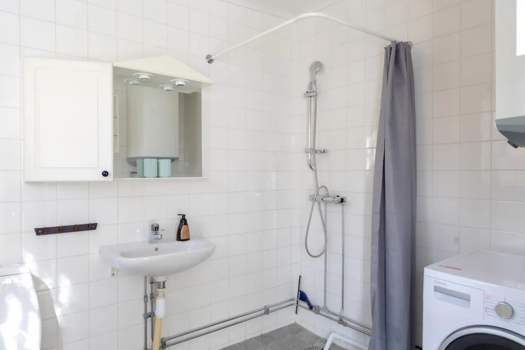Vannitoad - Charming Villa with Guesthouse near Visby