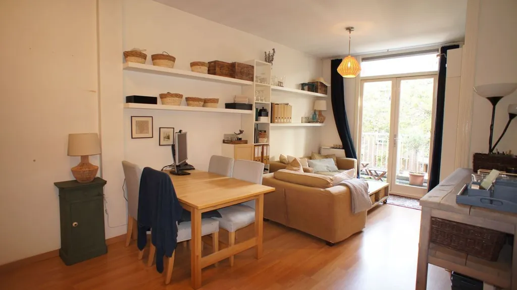 Elutuba - 2-Bedroom Flat with Balcony in The Hague