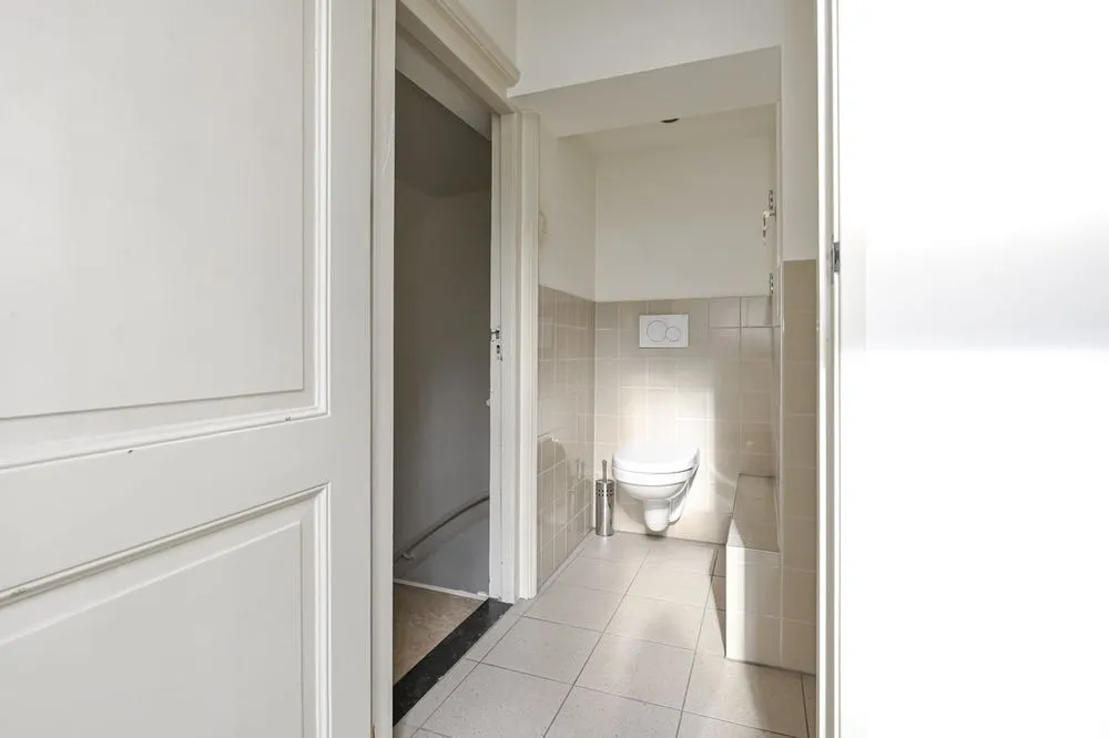 Salles de bain - Classic Penthouse with Balcony in Den Haag