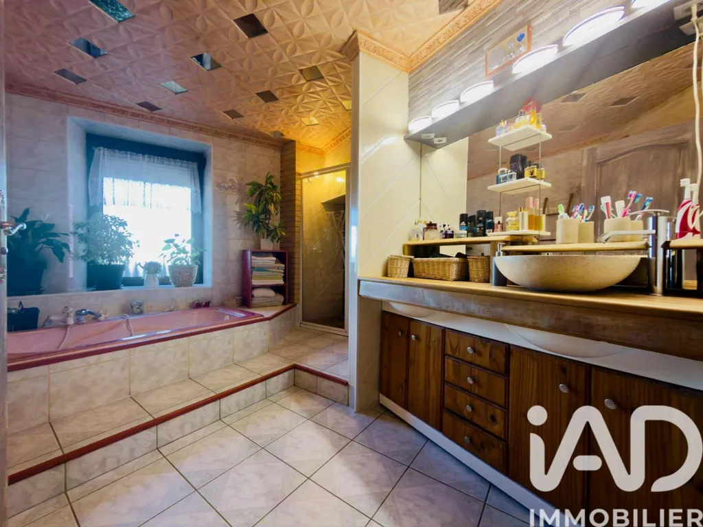 Salles de bain - Maison de Village avec Jardin à Bining
