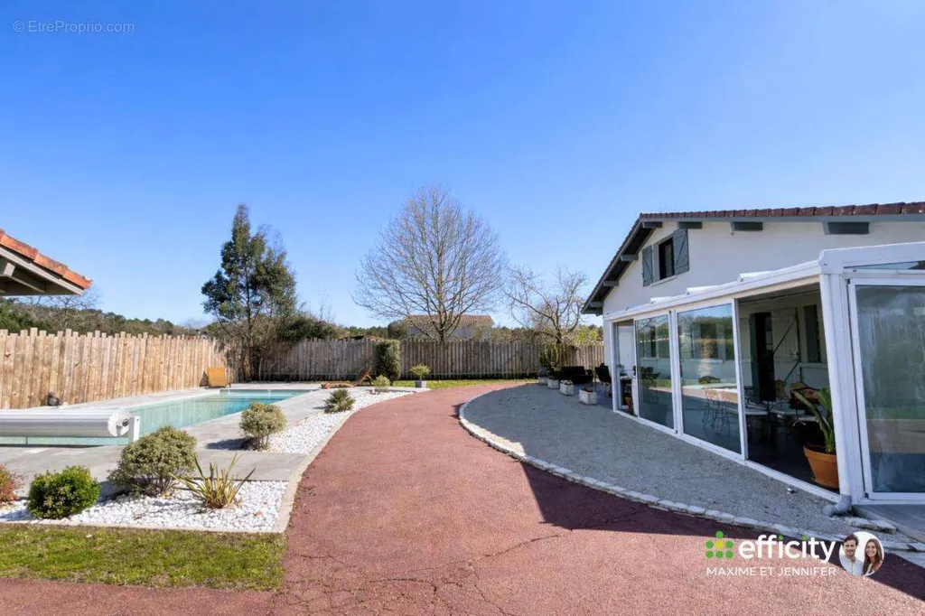 Piscine - Villa Rénovée avec Piscine à Azur