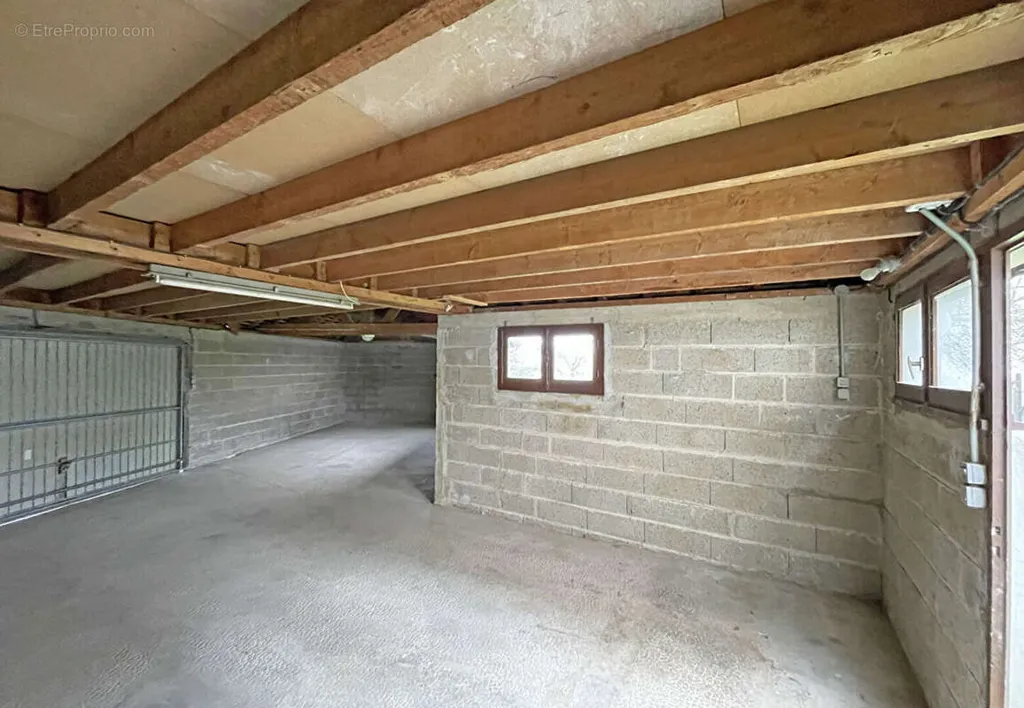Garaaž - Amendable Garage Plot in Cesson Sevigne