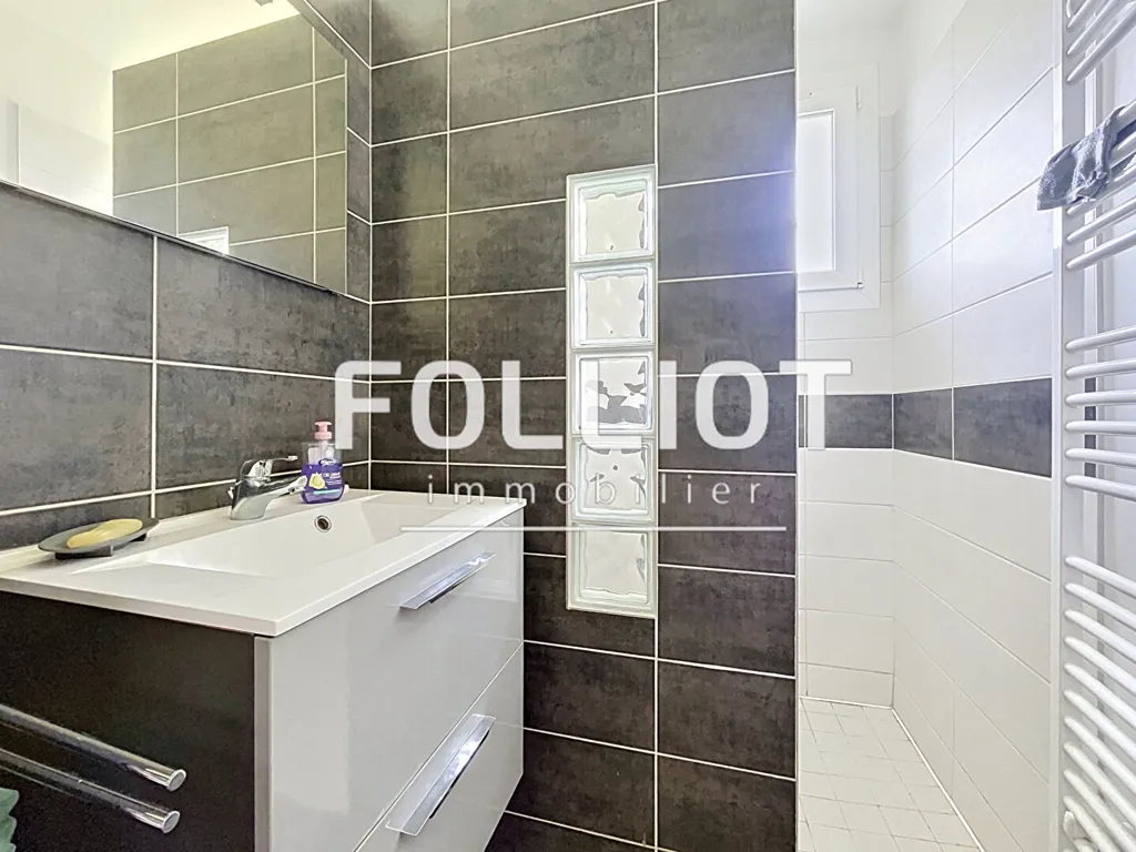 Salles de bain - Maison avec Terrain Constructible à Gavray