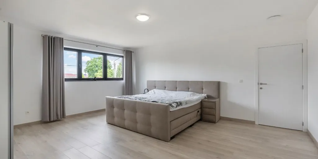 Magamistoad - Modern Open-Plan House in Heukelom