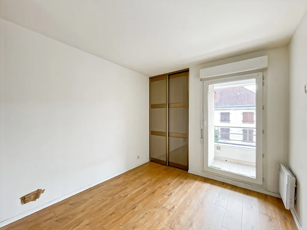 Toad - 4-Bed Apartment with Balcony in Antony Centre