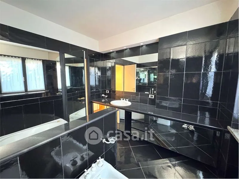 Vannitoad - 4-Room Apartment with Balcony in Novara