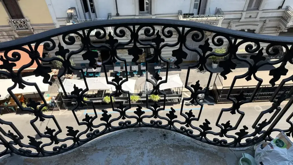 Rõdu - Prestigious Apartment with Balconies in Milan