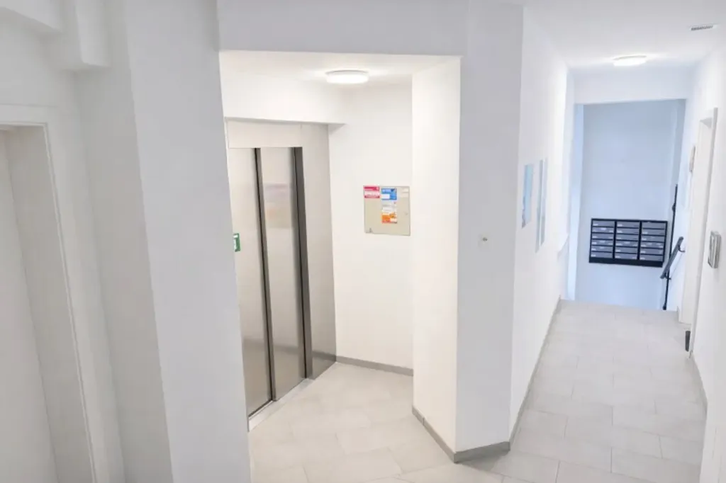 Ingresso - Apartment with Private Outdoor Space in 17th District, Vienna