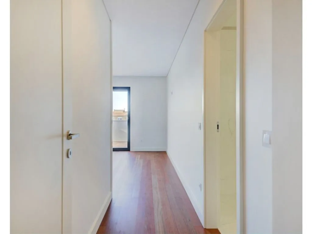 Entrée - Luxury 4-Bed Apartment with Terrace in Matosinhos