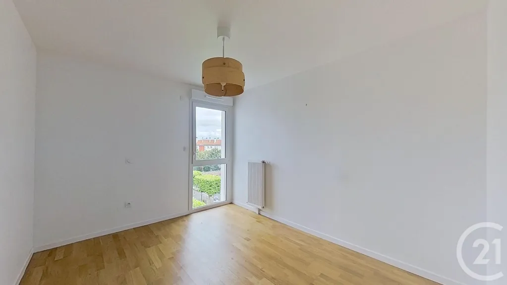 Pièces - Appartement avec Balcon au Dernier Étage à Nogent-sur-Marne