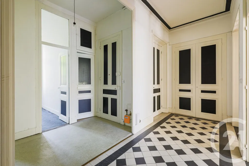Ingresso - 6-Piece Flat with Balcony in Grenoble