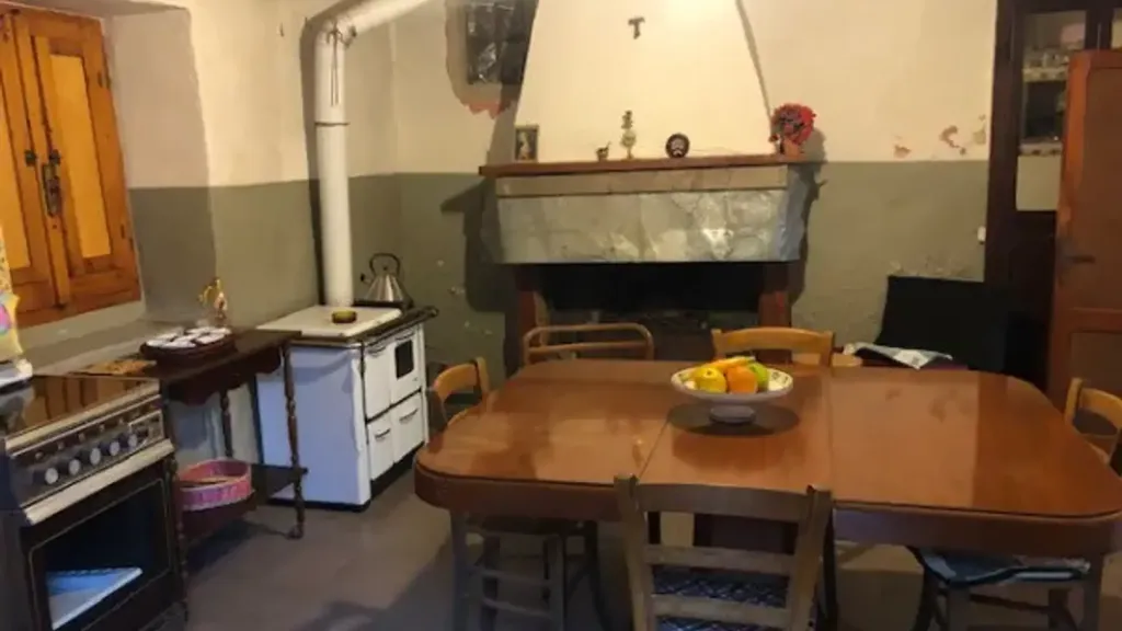 Dining Room - Rustic Stone Cottage with Garden in San Giustino