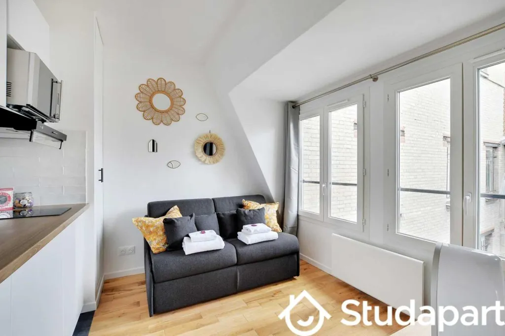 Compact Apartment with Eiffel View in 16th Arrondissement