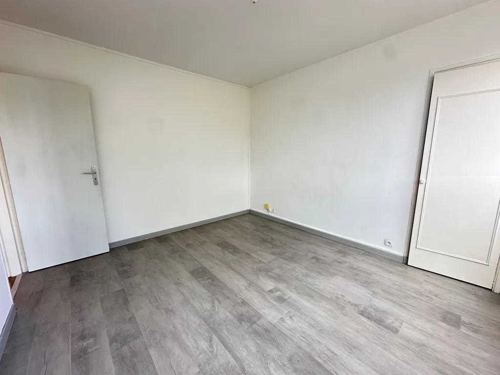 Rooms - 3-Bedroom Apartment with Panoramic View in Le Mans