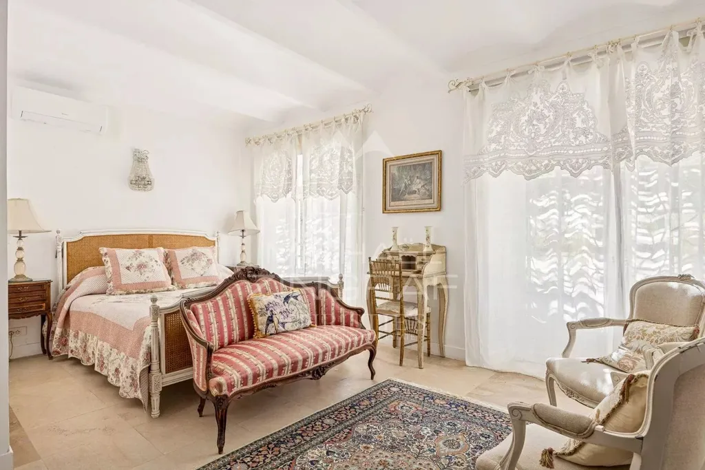 Bedrooms - Villa with Sea View near Cap d'Antibes