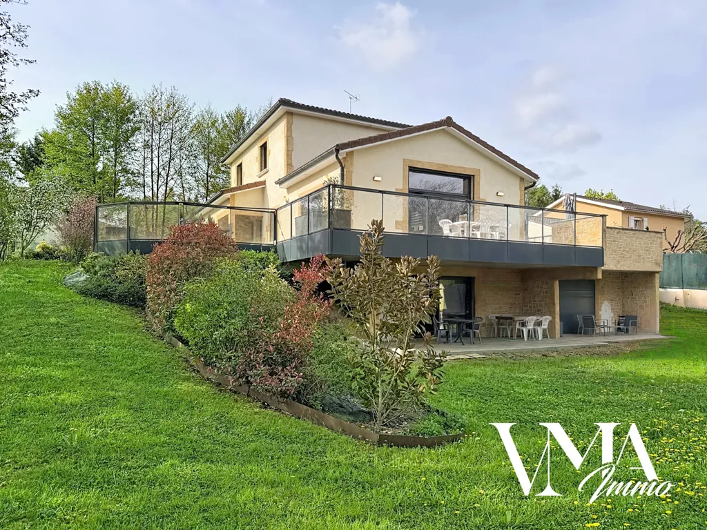 Extérieur - Villa Familiale avec Jardin dans le Secteur Pierres Dorées