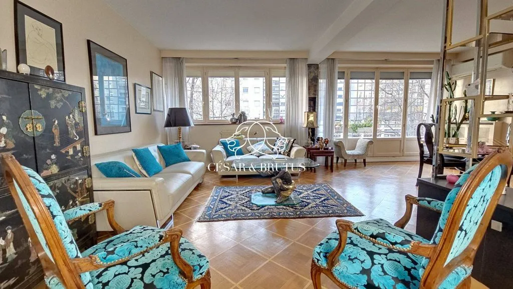 Elutuba - Luxury Apartment with Balcony in Lyon's 6th Arrondissement