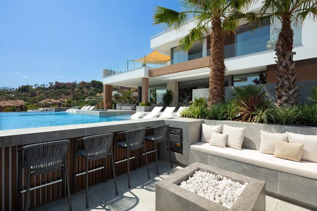 Piscine - Luxury Villa with Panoramic Sea Views in Benahavís