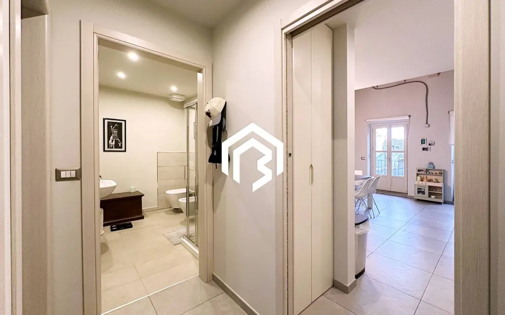 Salles de bain - Quadruplex with Balcony in Cuneo Centre