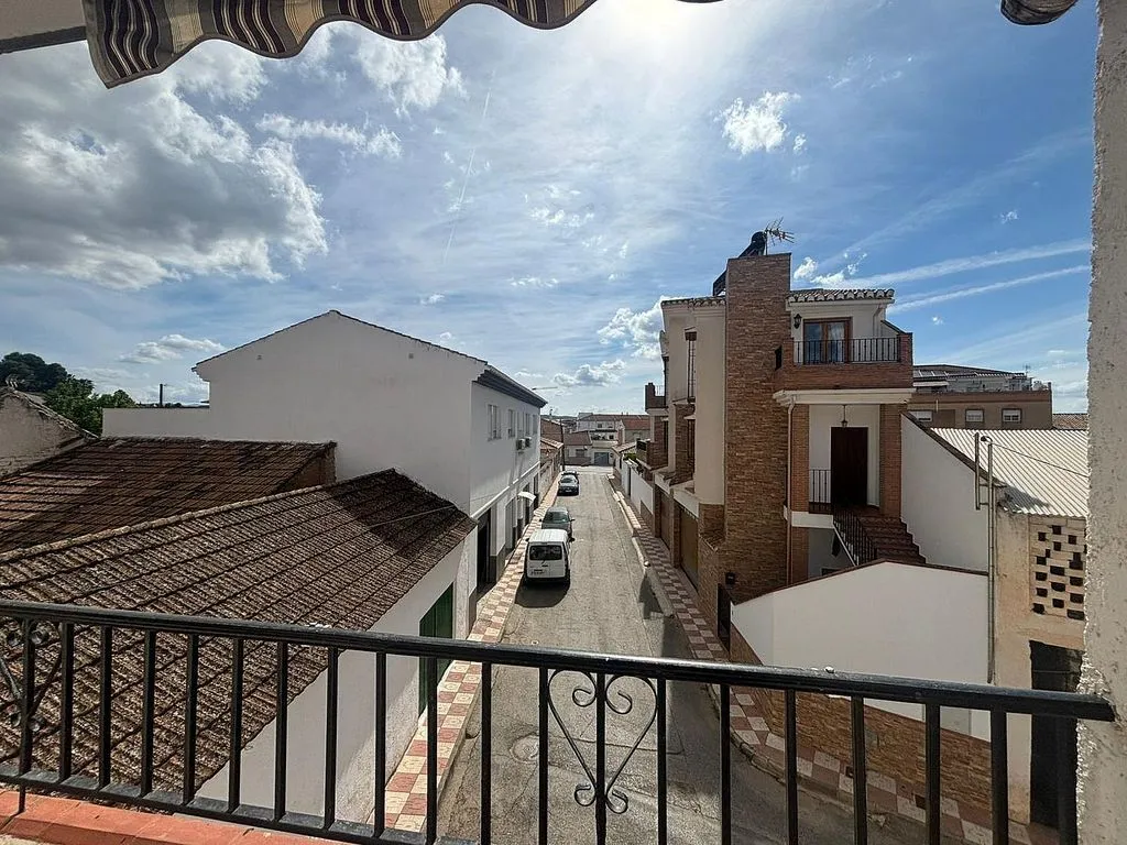 Balcony - 3-Bedroom Flat with Balcony in Belicena