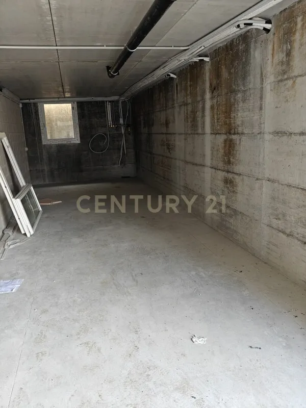 Garage - New Ground-Floor Flat with Garden in Zevio