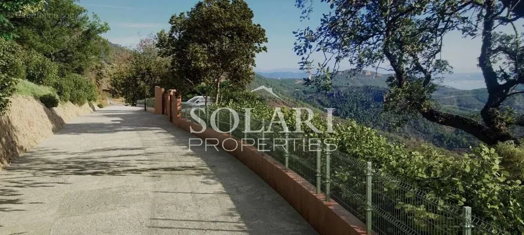 Terrass - Constructible Plot with Sea View in Estérel