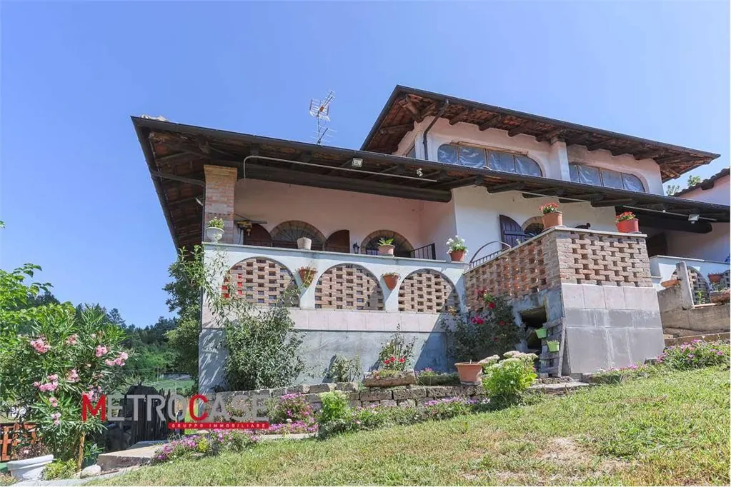 Exterior - Terraced Villa with Private Garden in Canale