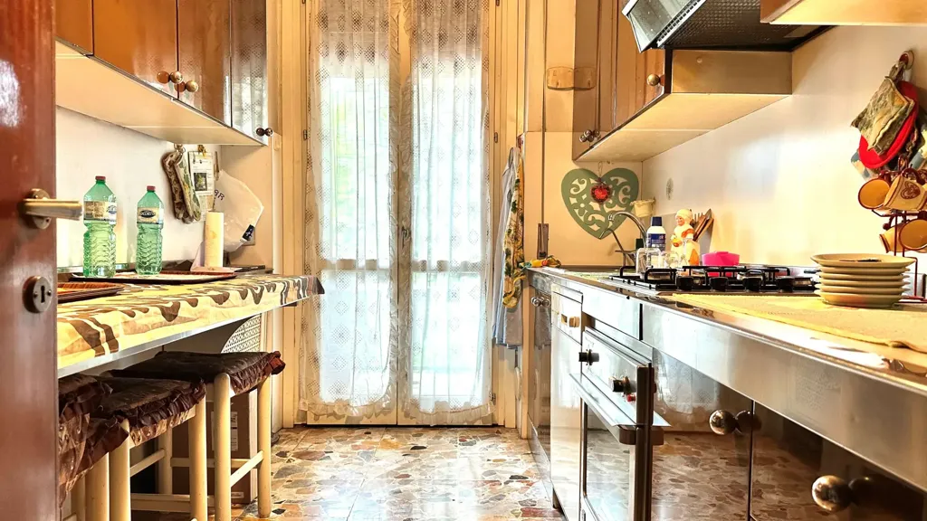 Cuisine - Villa with Private Garden in Castano Primo