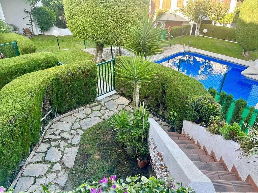 Bassein - Terraced House with Pool in Urban Centre