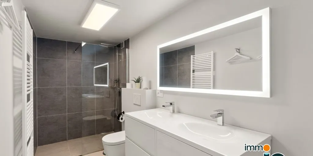 Salles de bain - Maison avec Grand Jardin à Bredene, Proche de la Mer