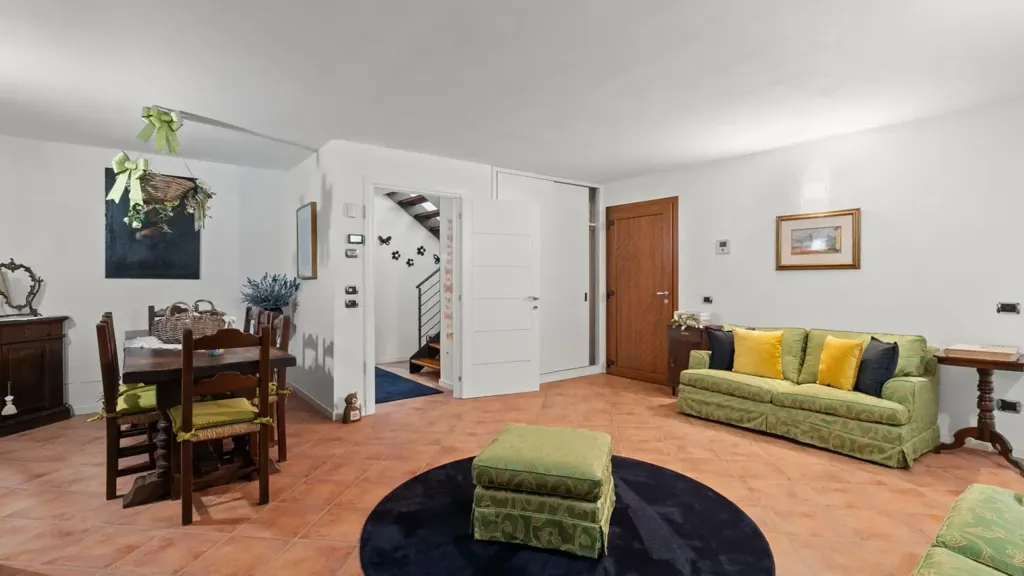 Soggiorno - Villa with Lake View in Montorfano