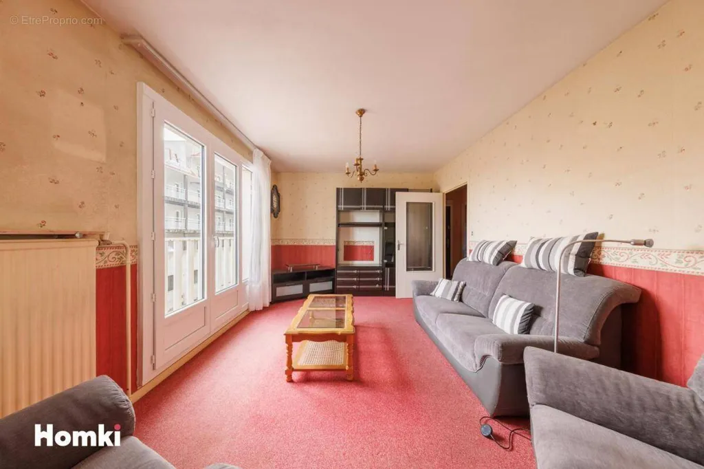 Elutuba - Top Floor Flat with Loggia in Clermont-Ferrand
