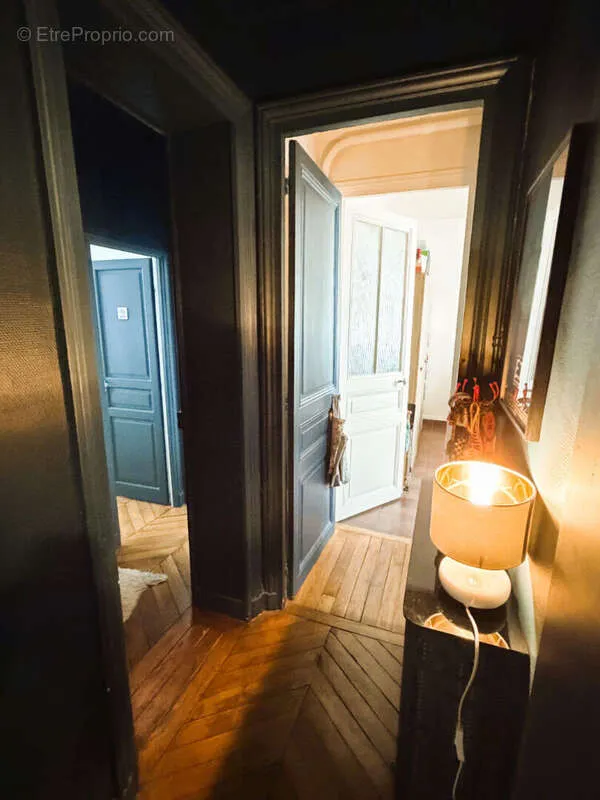 4-room apartment in Paris-10e