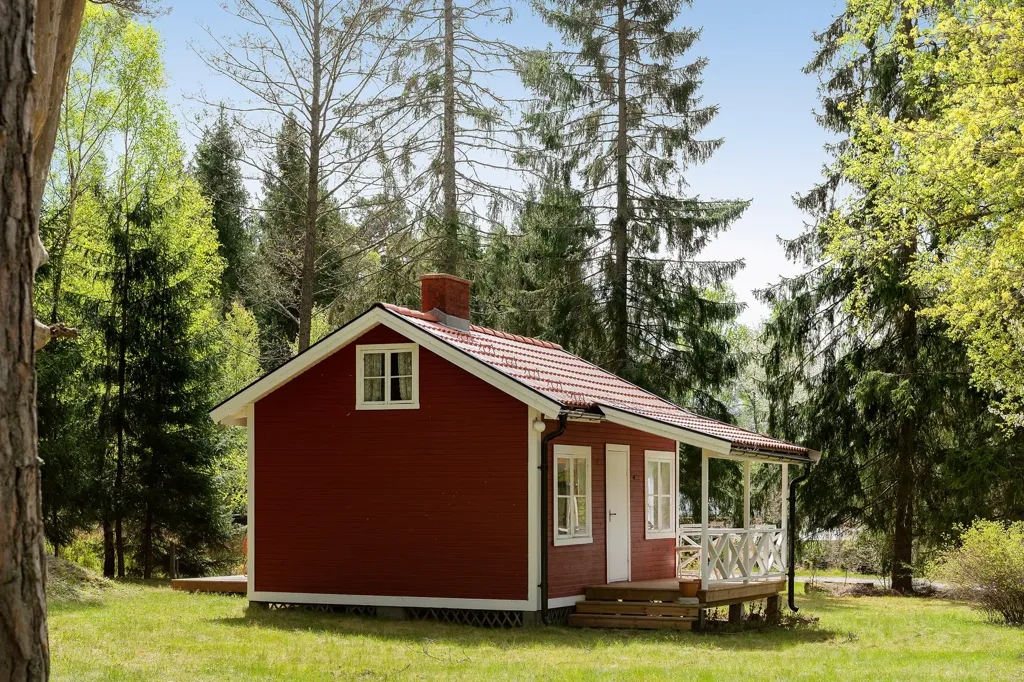 Välivaade - Classic Summer House with Terraces in Kolarvik
