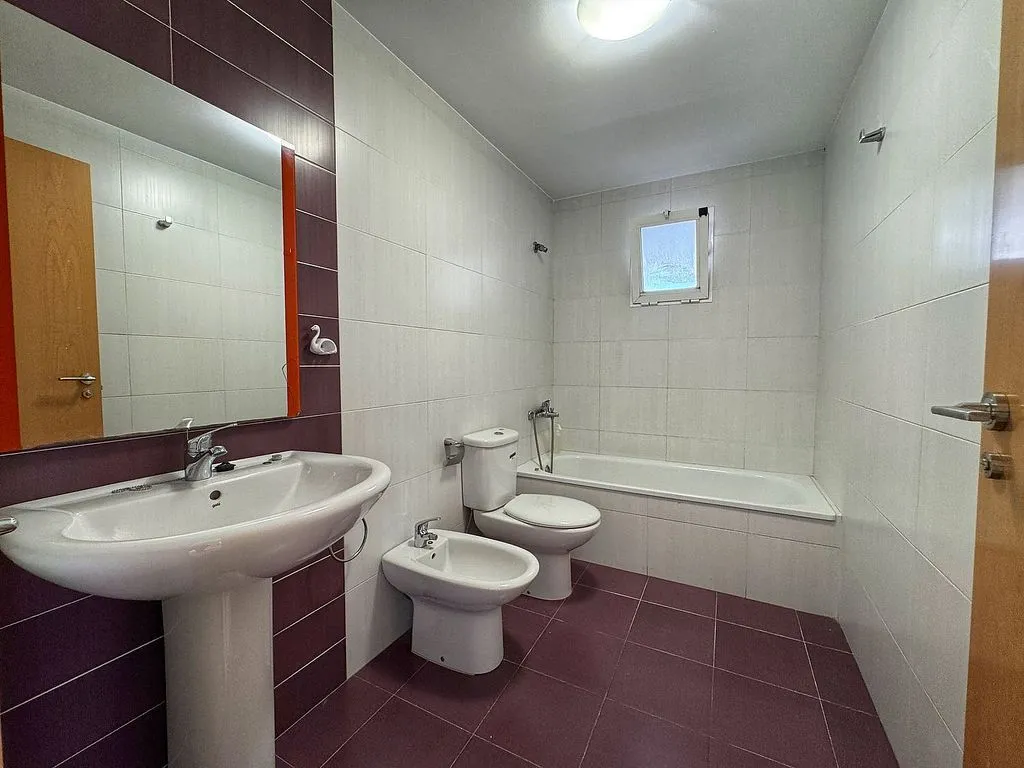 Vannitoad - Two-Bedroom Apartment with Garage in Vila-real
