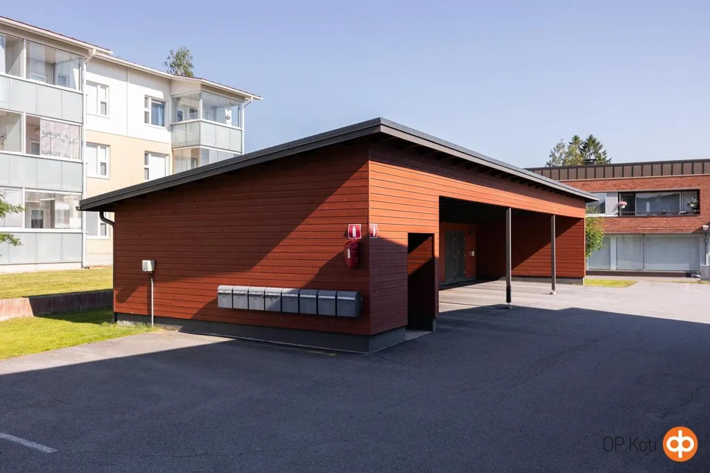 Garage - Apartment with Large Balcony in Central Location