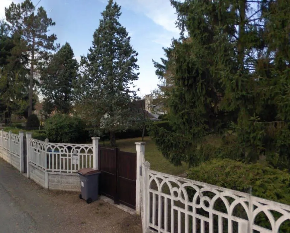 Välivaade - Buildable Plot with Garden in Le Coudray-Montceaux