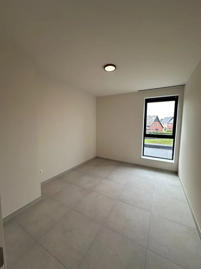 Pièces - Nouvelle Construction avec 3 Chambres à Mol