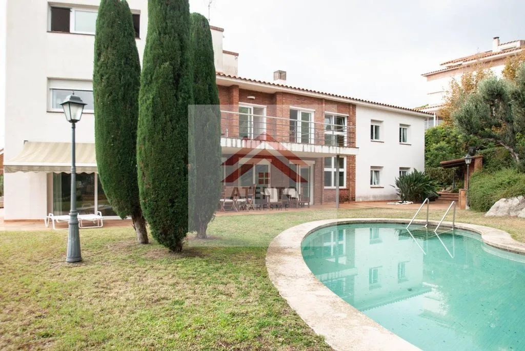 Piscina - Detached House with Sea View in Premià de Dalt