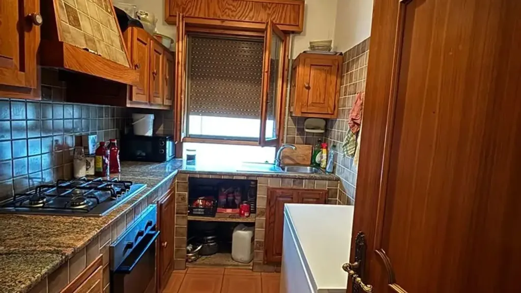 Kitchen - Trilocale with Private Garage in Sassuolo