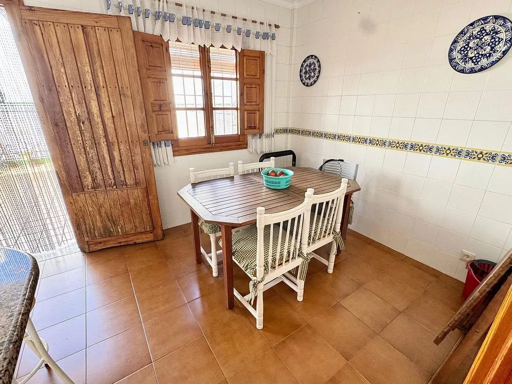 Söögituba - Semi-detached House with Balcony in Punta Umbría