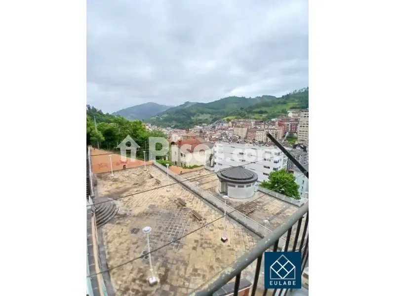 Rõdu - Ample 3-Bedroom Flat with Balcony in Eibar