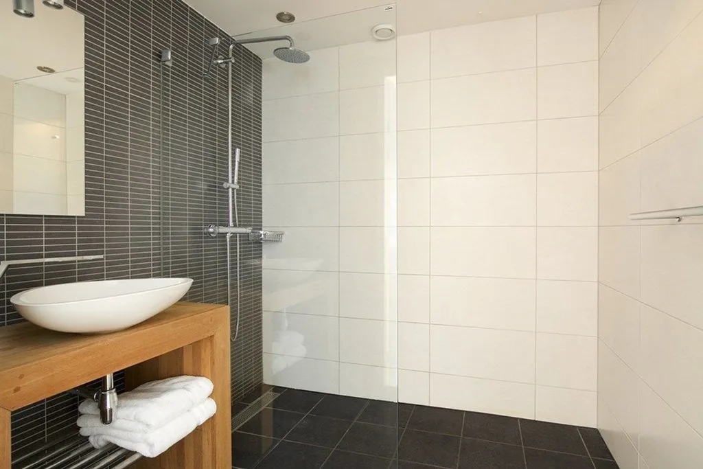 Vannitoad - Modern 3-Room Apartment with City View in Rotterdam