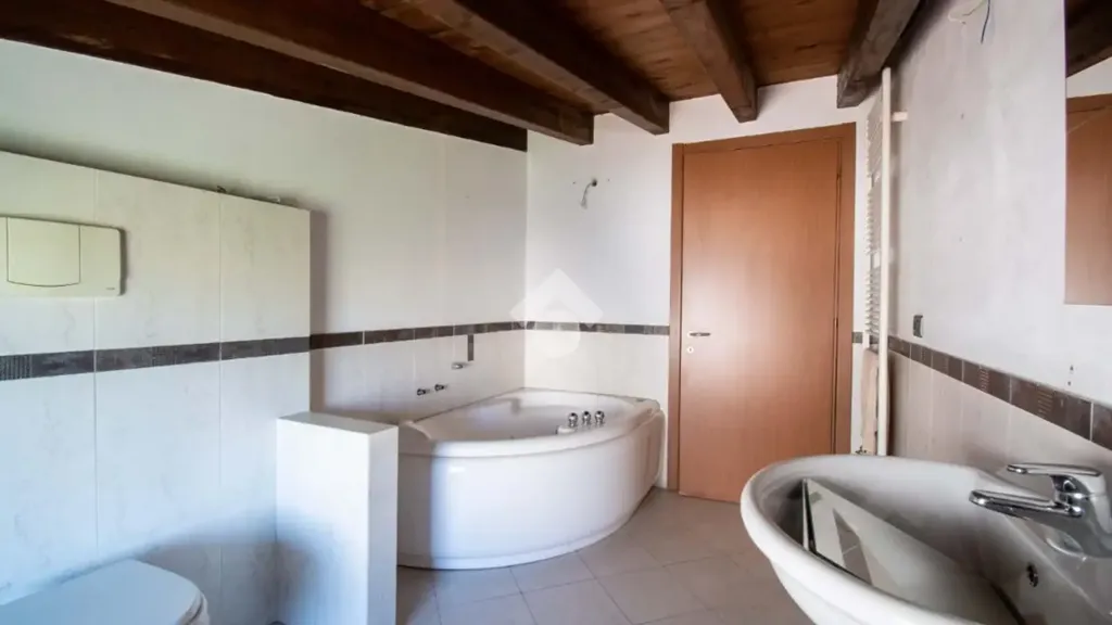 Salles de bain - Two-Level Apartment with Balcony in Manerba del Garda