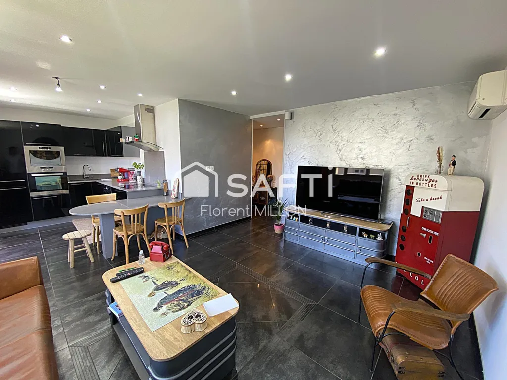 Soggiorno - Renovated 3-Bed Flat with Balcony in La Tronche