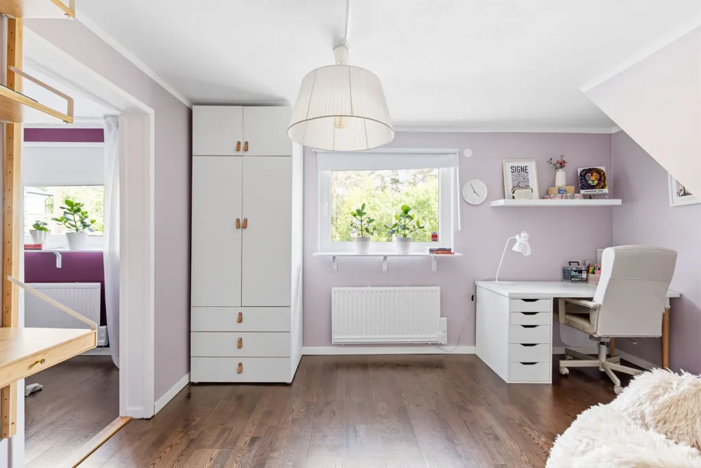 Office - Family-Friendly Semi-Detached House in Taberg