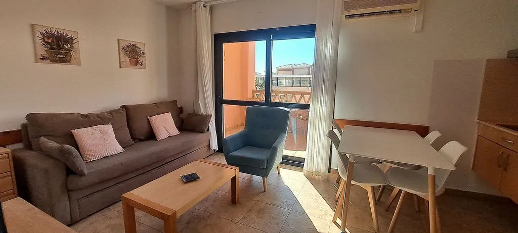 Soggiorno - 1-Bed Apartment with Pool on Avenida Del Decano