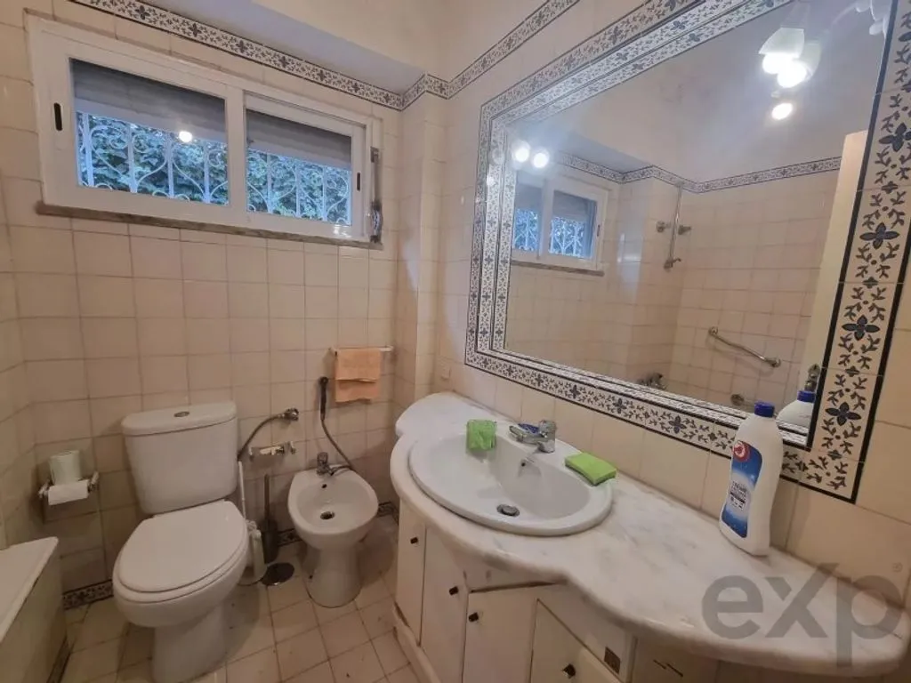Salles de bain - Two 2-Bedroom Apartments in Costa da Caparica